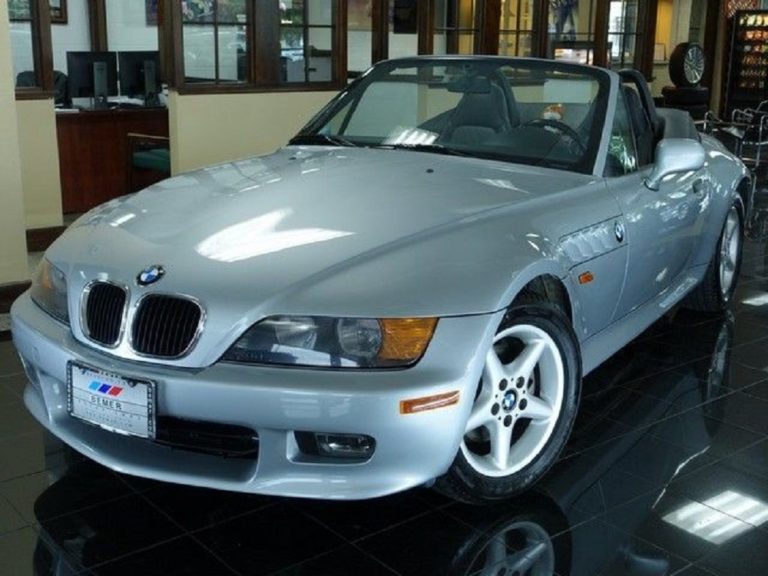Advantages of Buying a Retired Loaner Vehicle